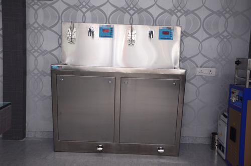 scrub station stainless steel untuk ruang operasi