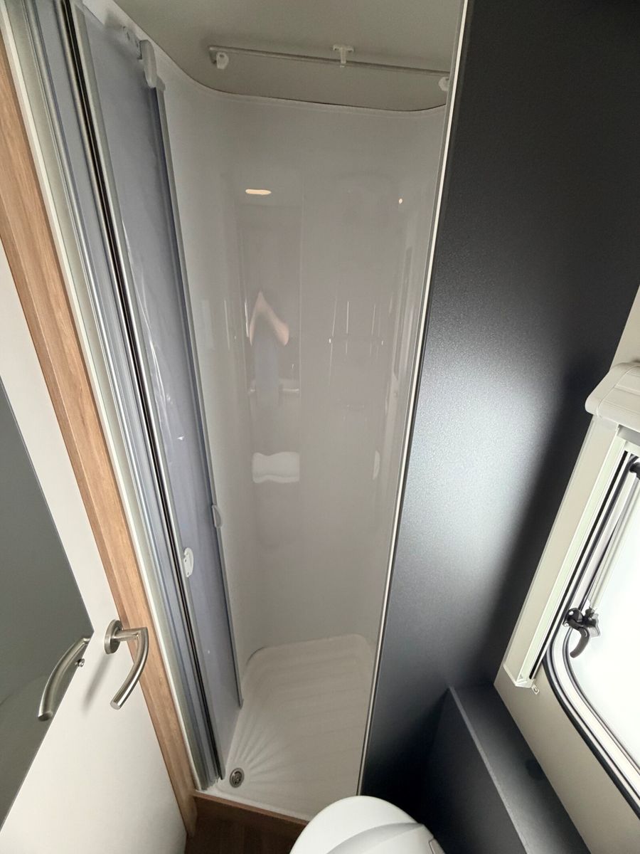 KNAUS SPORT 500 KD Markise Etagenbett Design-Paket Ansicht 4 – Wohnmobil Detailaufnahme