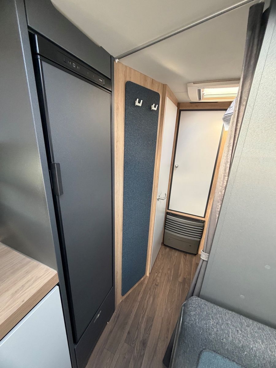 KNAUS SPORT 500 KD Markise Etagenbett Design-Paket Ansicht 2 – Wohnmobil Detailaufnahme