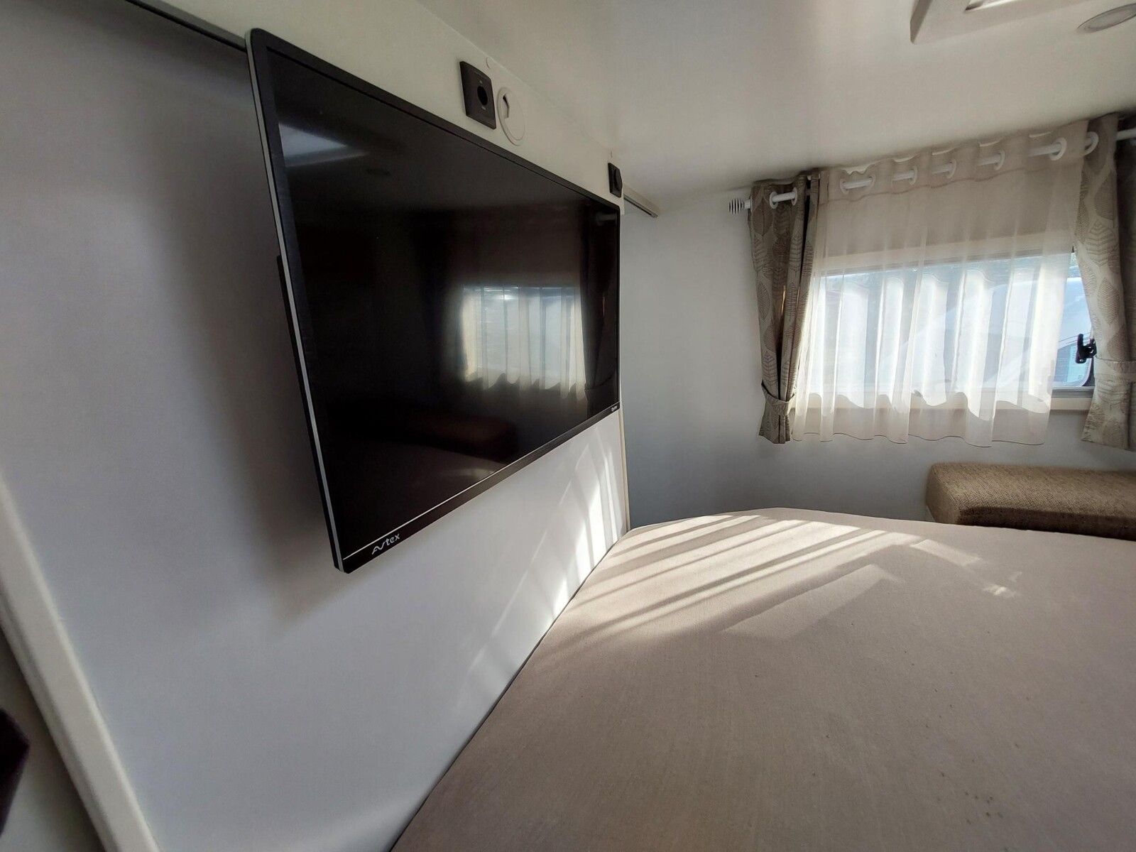 NOTIN Bilbao BCL Fiat Ducato 8 Hubbett 360° Ansicht 2 – Wohnmobil Detailaufnahme