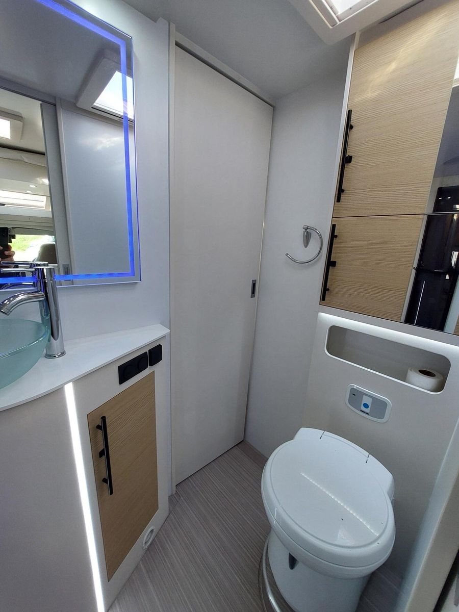 NOTIN Bilbao BCL Fiat Ducato 8 Hubbett 360° Ansicht 4 – Wohnmobil Detailaufnahme