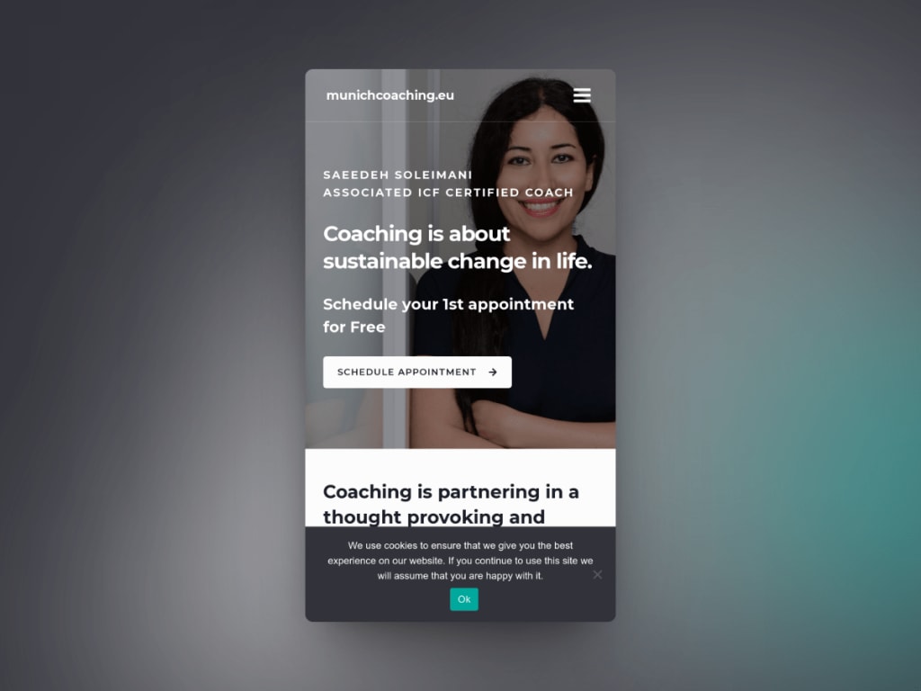 The Munich Coaching homepage on a phone, with the coach's portrait, the headline 