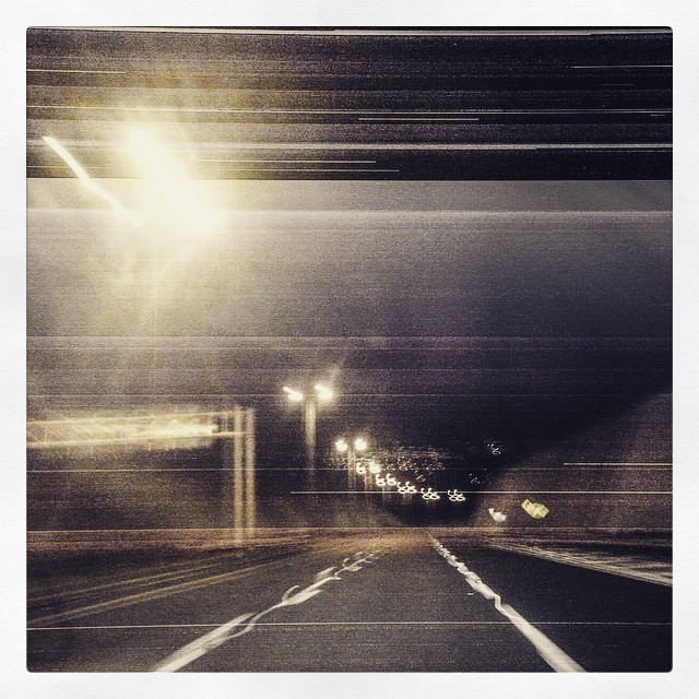 Carretera / Quito / Aeropuerto / Madrugada