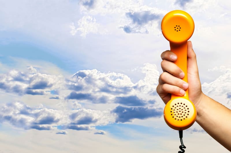 Glück & Kanja telefoniert aus der Cloud