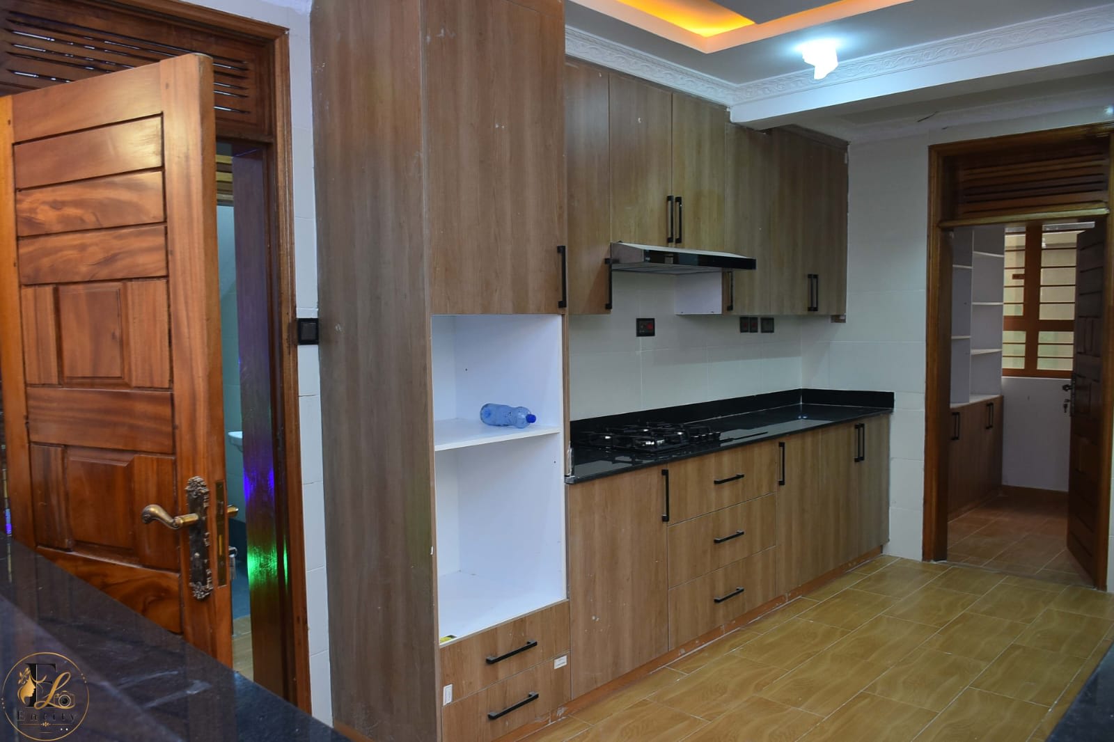 5 bedroom ensuite for sale Kiambu at 27M along thika road preview 3
