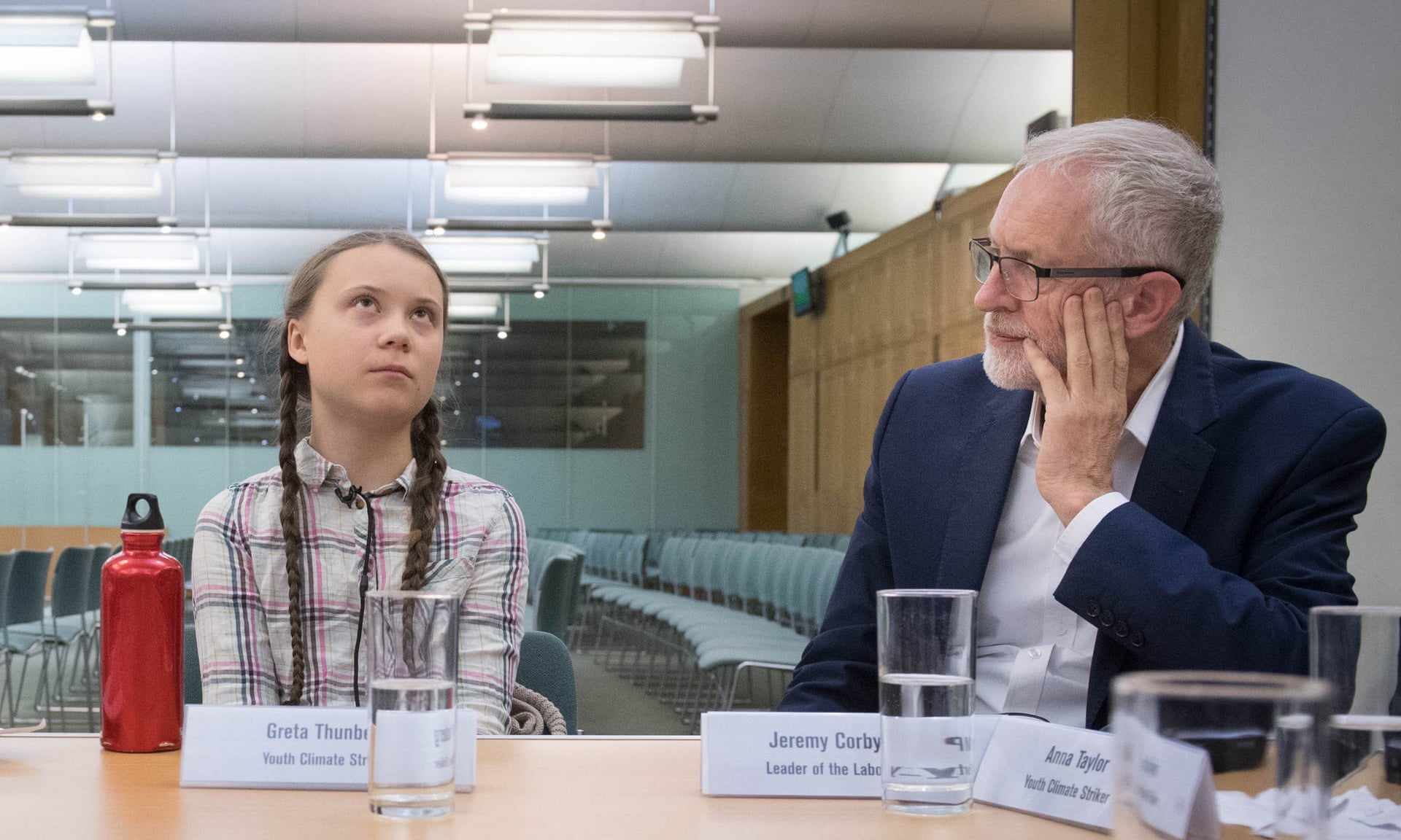 Klímaváltozási szükséghelyzet többségi akaratnyilvánítással | ClimeNews - Hírportál | Swedish climate activist Greta Thunberg meets Jeremy Corbyn on 23 April. Photograph: Stefan Rousseau/PA Klímaváltozási szükséghelyzet többségi akaratnyilvánítással | ClimeNews - Hírportál