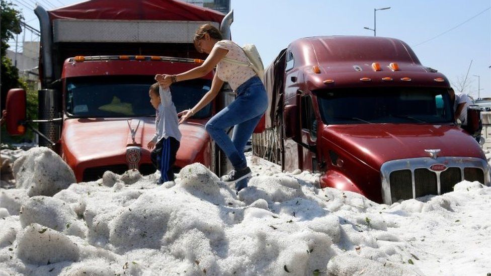 Soha nem látott természeti jelenség a mexikói Guadalajara külvárosában | ClimeNews | Forrás: ... Soha nem látott természeti jelenség a mexikói Guadalajara külvárosában | ClimeNews