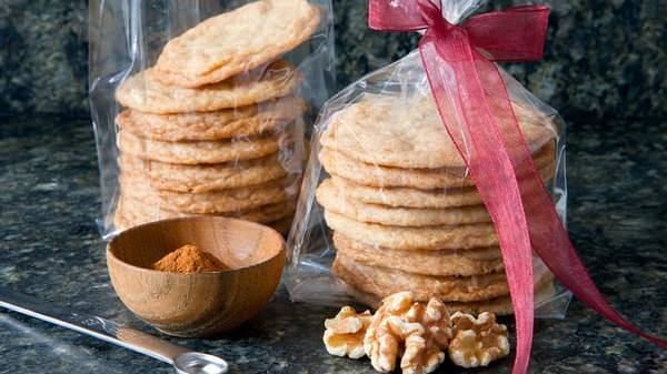Crispy Walnut Cinnamon Cookies
