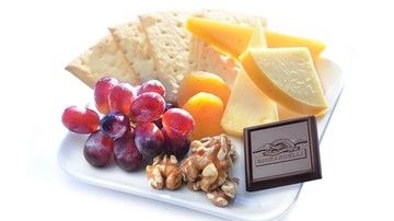 California Walnuts Partnered with Delta Airlines