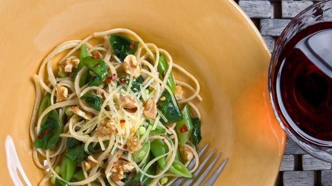 Spring Linguine with Spinach, Peas and Walnuts