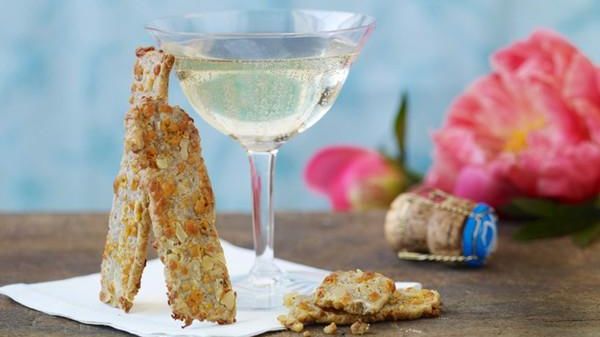 Cheddar Cheese and Walnut Crackers - Food Technologists