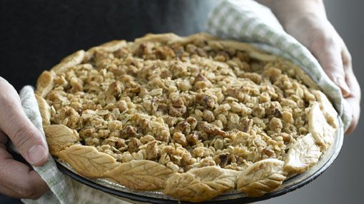 California Walnut Streusel Apple Pie