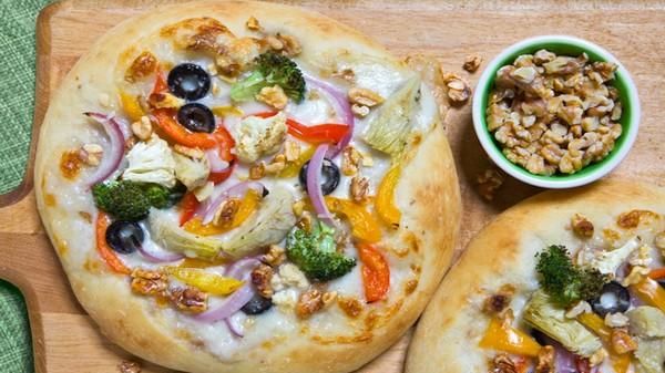 Vegetable & Walnut Pizza