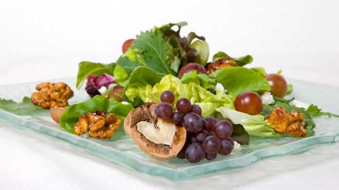 Grecian Grape and Walnut Salad