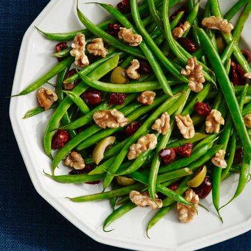 Green Beans with Olives, Sun-Dried Tomatoes and Walnuts Green Beans with Olives, Sun-Dried Tomatoes and Walnuts
