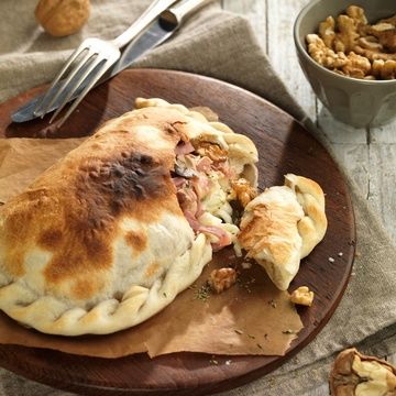 Calzone with Cheese, Ham, Mushrooms, and Walnuts Calzone with Cheese, Ham, Mushrooms, and Walnuts