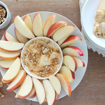 Sliced Apples with a Greek Yogurt Walnut Caramel Dip Sliced Apples with a Greek Yogurt Walnut Caramel Dip