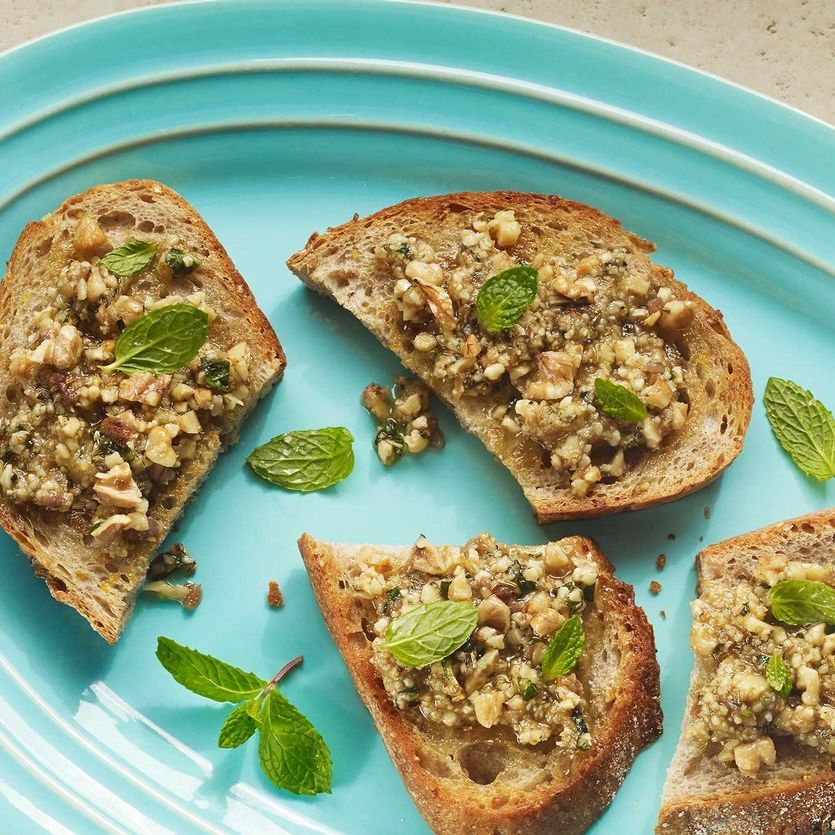 Walnut, Fennel and Mint Toasts Walnut, Fennel and Mint Toasts