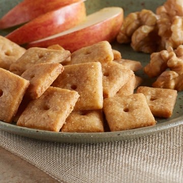 Crunchy Cheddar Walnut Crackers Crunchy Cheddar Walnut Crackers