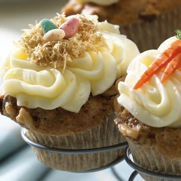 Carrot Walnut Cupcakes with Lemon Buttercream Frosting Carrot Walnut Cupcakes with Lemon Buttercream Frosting