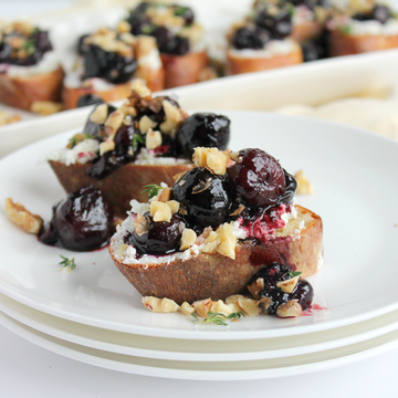 Crostini with Goat Cheese, Cherries and Walnuts Crostini with Goat Cheese, Cherries and Walnuts