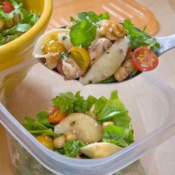 Pasta Salad with Chickpeas, Walnuts and Arugula Pasta Salad with Chickpeas, Walnuts and Arugula