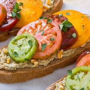 Feta-Walnut-Sandwich with Heirloom Tomatoes Feta-Walnut-Sandwich with Heirloom Tomatoes