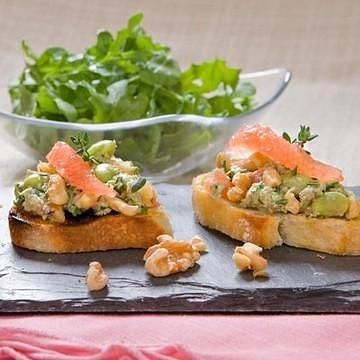 Walnut, Edamame, Grapefruit Bruschetta with Arugula Salad Walnut, Edamame, Grapefruit Bruschetta with Arugula Salad