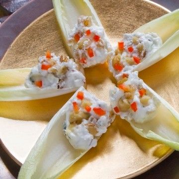 Creamy Blue Cheese Spread with Toasted Walnuts Creamy Blue Cheese Spread with Toasted Walnuts