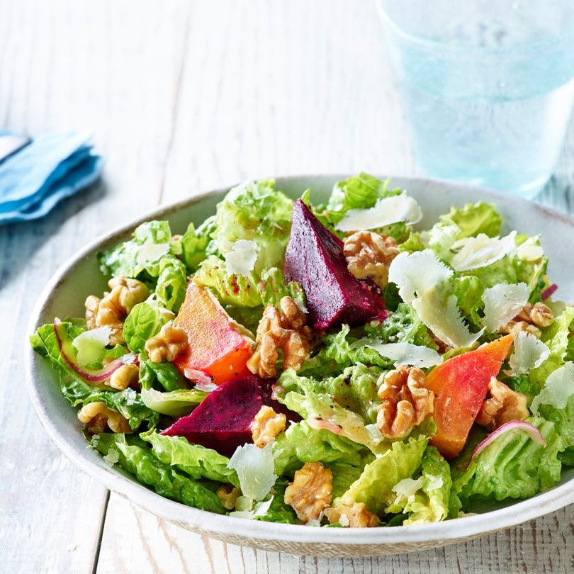 Romaine Salad with Walnuts and Beets Romaine Salad with Walnuts and Beets