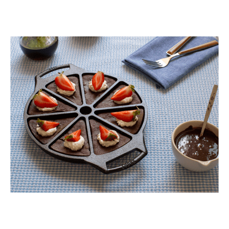 Lodge Bakeware Wedge Pan - in use