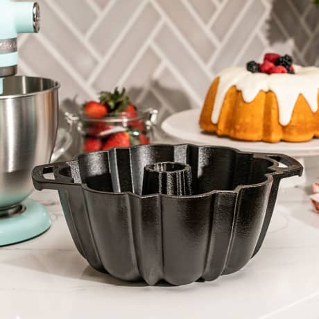 Lodge® Seasoned Cast Iron Fluted Cake Pan