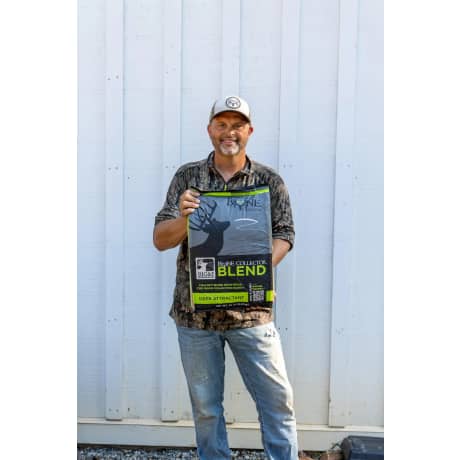 Big & J™ Bone Collector Blend 20LB