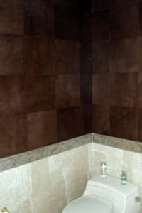 Muros cuero en baño 200x300 DIY