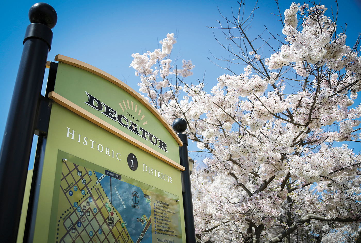 Decatur sign and map