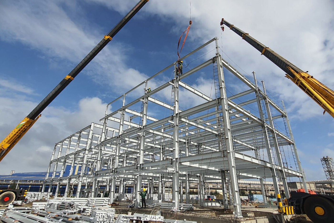 Metal building frame