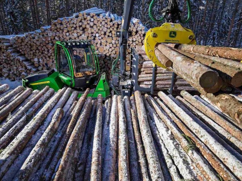 John Deere 910G Forwarder