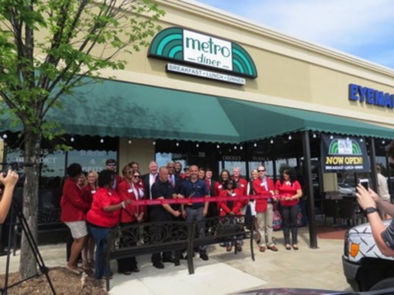 Metro Diner Holds Ribbon Cutting