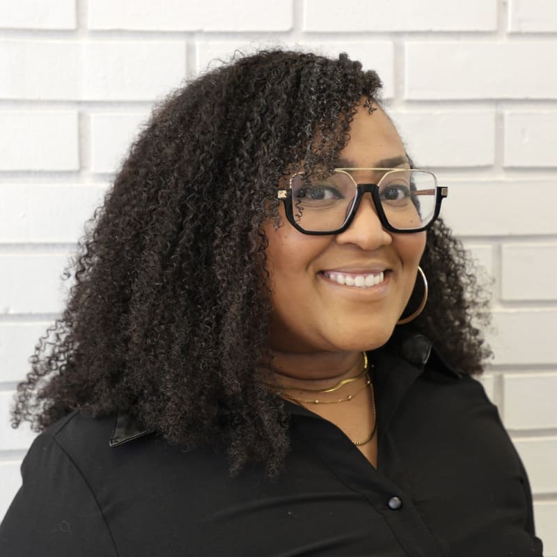 Whitni Molden headshot