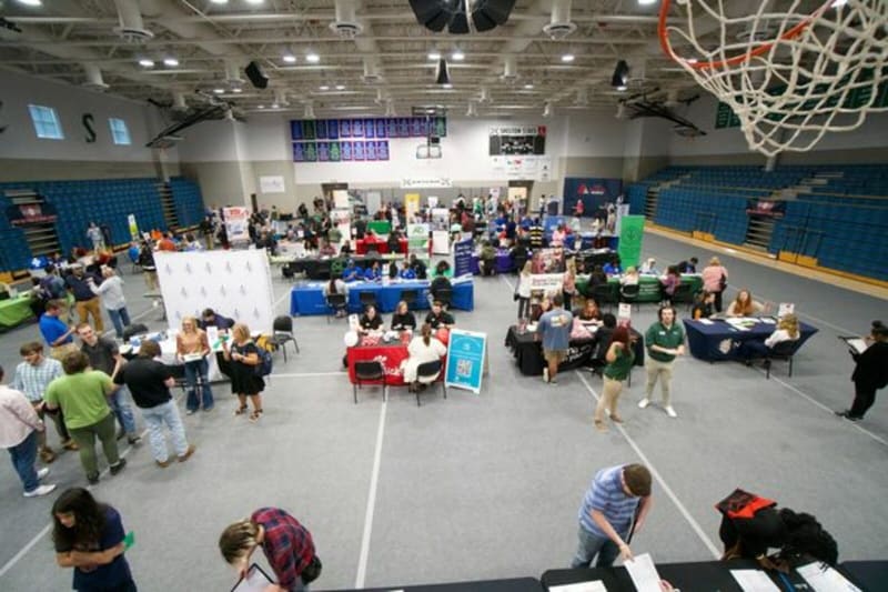 Hundreds of students explore job opportunities to jumpstart their post-graduation career