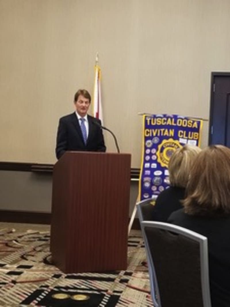 Lin Moore Receives Citizen of the Year Award