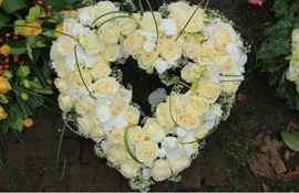 Homenajes florales respetuosos para honrar y despedir.