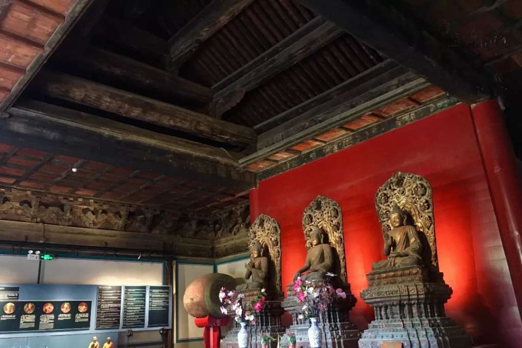 Figure 6. Zhihua Hall, interior. Photo by Wei-Cheng Lin.