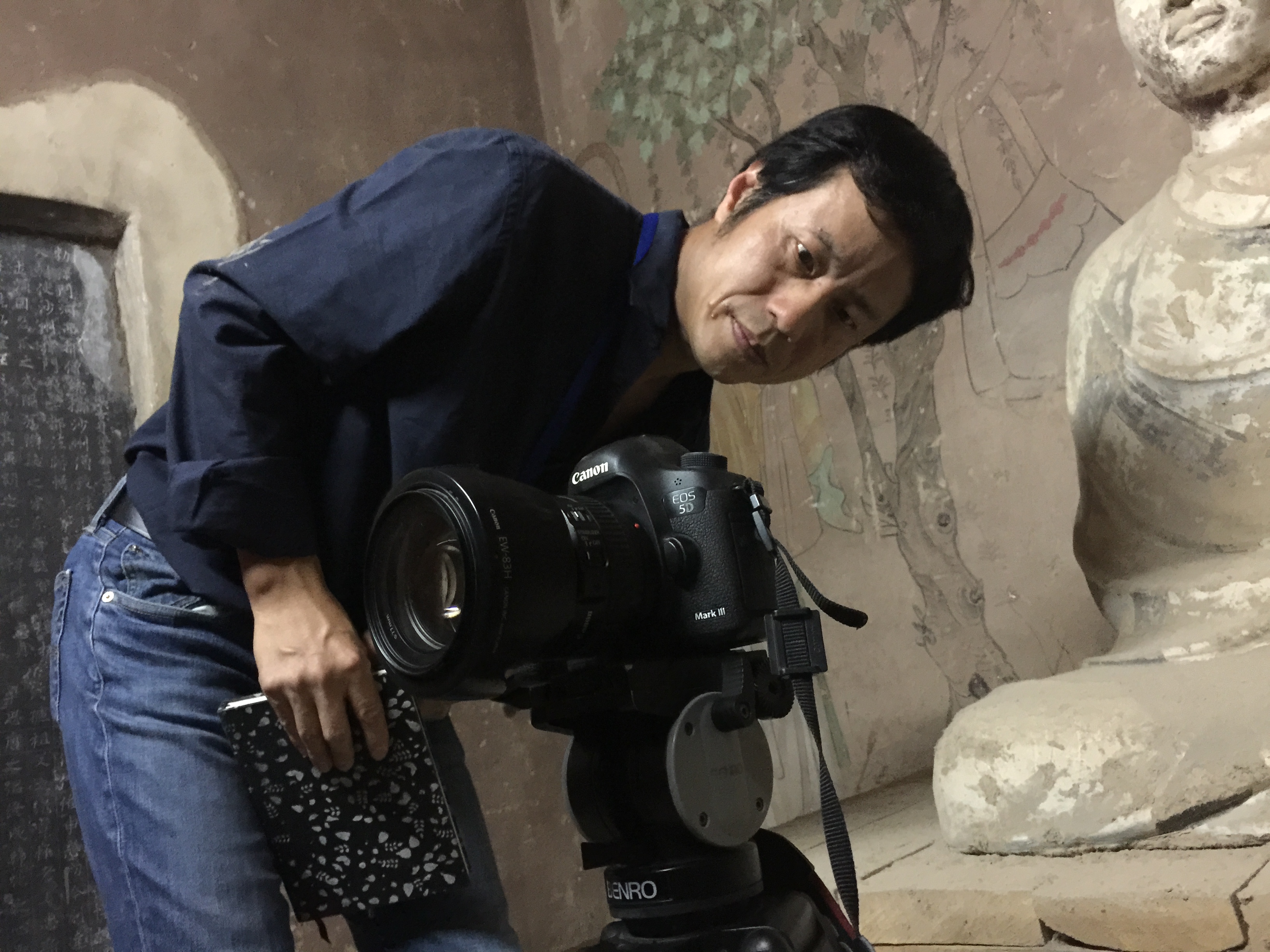 01_Xie_Xiaoze_in_Library_Cave_2017