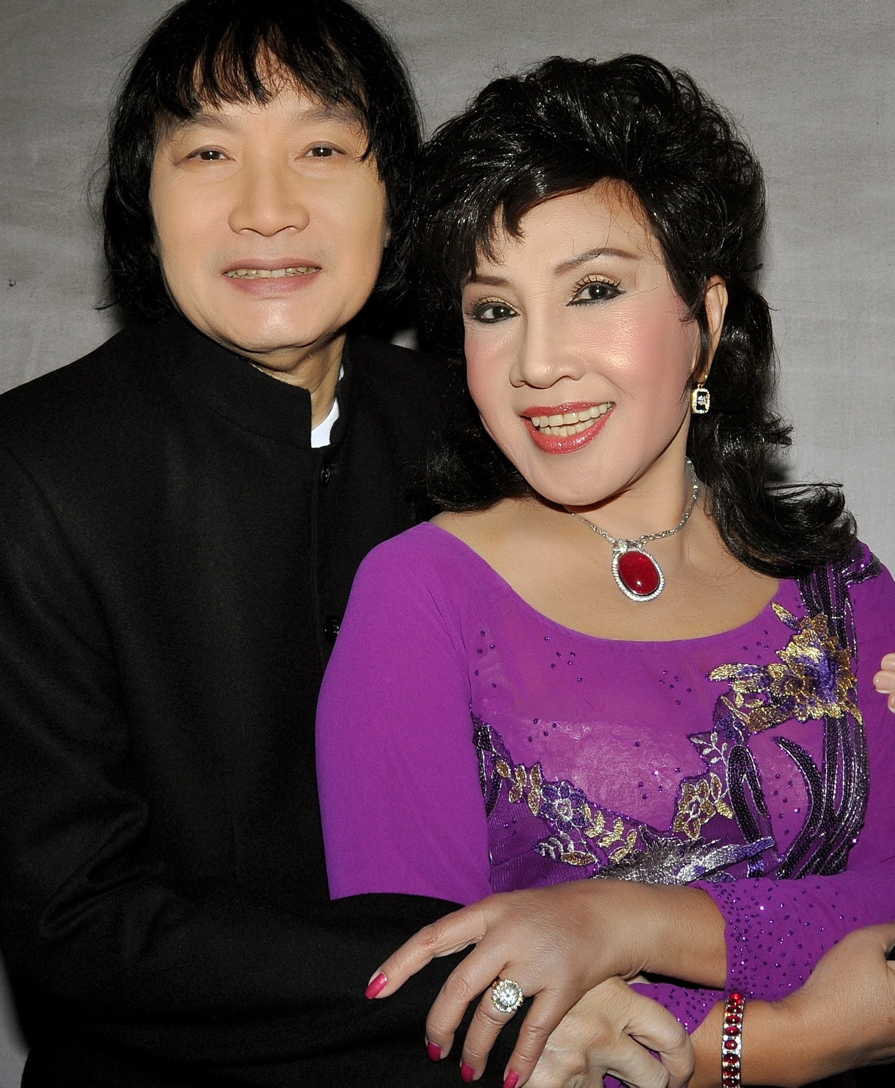 Không chỉ gắn bó ở thời vàng son của cải lương, cả hai còn thân thiết ở tuổi xế chiều, dành trọn tình yêu cho sân khấu.