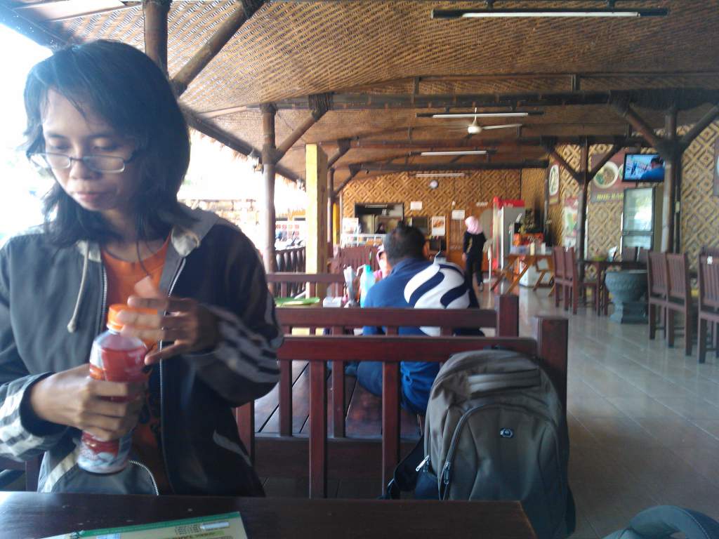 Lesehan Di Cafe Tahu Lesehan Di Cafe Tahu