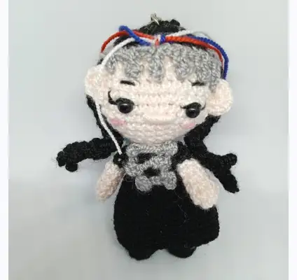 Llavero muñeca mapuche a crochet de 10 cm de alto