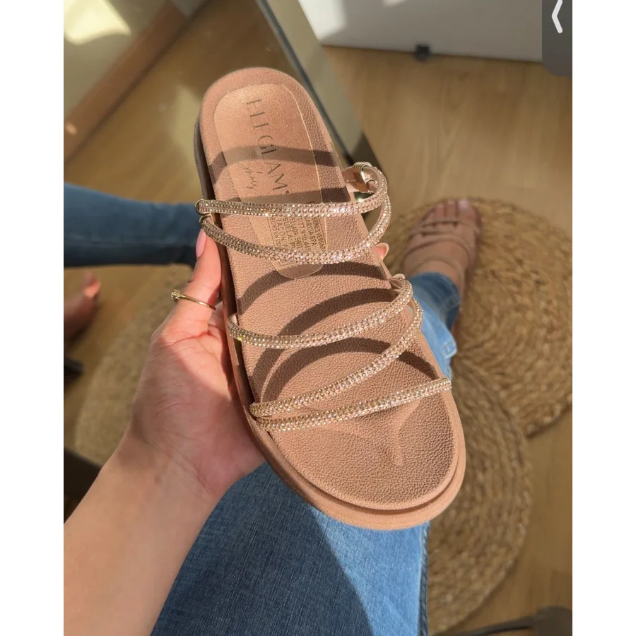 🟤 Sandalias café con tiras brillantes – Plataforma liviana