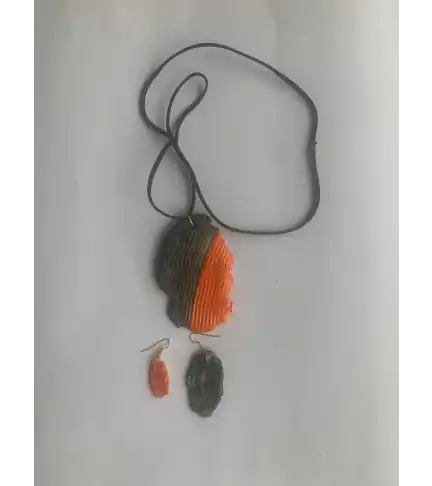 CONJUNTO COLLAR Y AROS DE PORCELANA (a092)