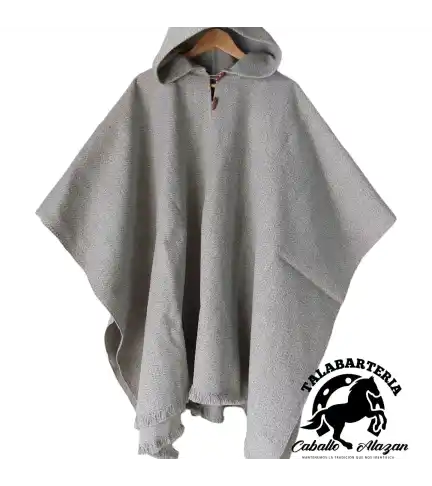 Poncho con Capucha Gris